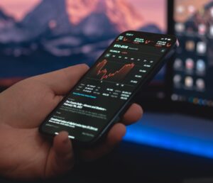 Phone with Bitcoin (BTC) transactions. Pic: Unsplash