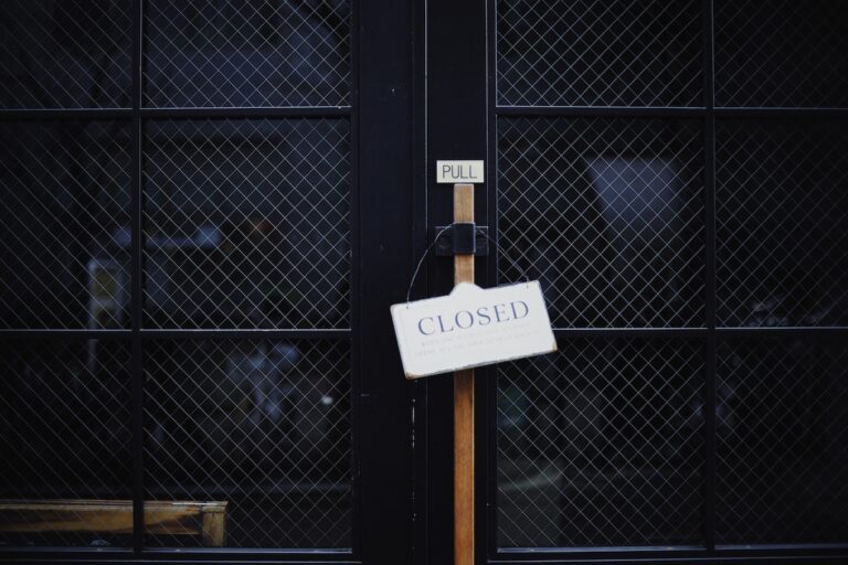 Closed sign. Pic: Unsplash