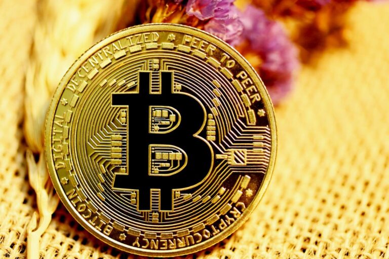 Bitcoin has dropped to $89,000 following a massive $125 billion BTC transfer by BlackRock.