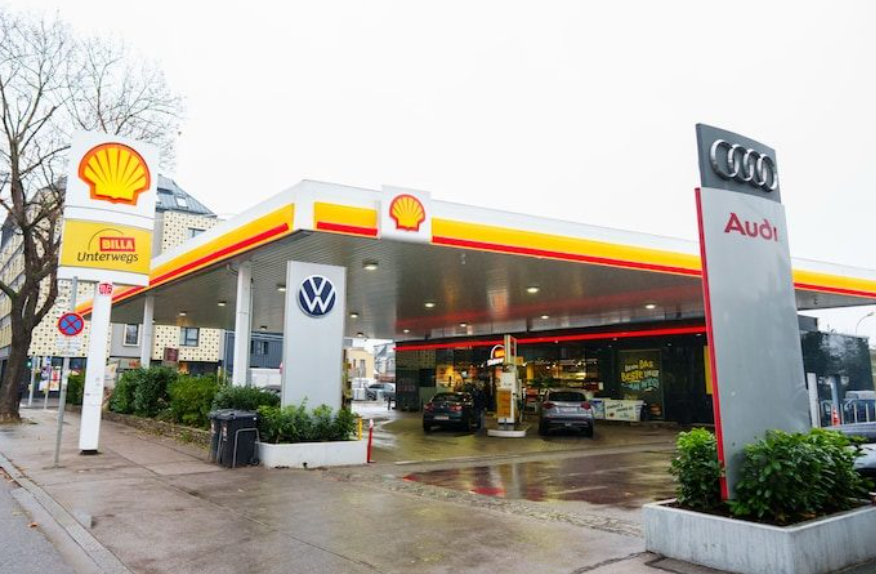 Gas station where suspects had bought gasoline