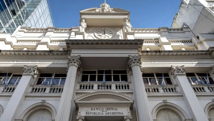 Facade of the Central Bank building in Argentina with clock and columns.